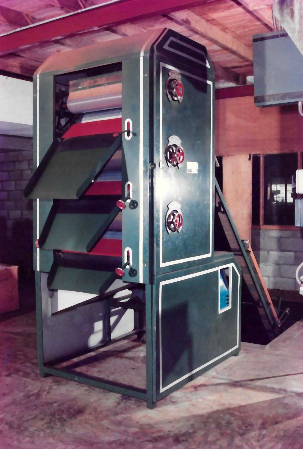 Electrostatic 3T Stalk Extractor operating